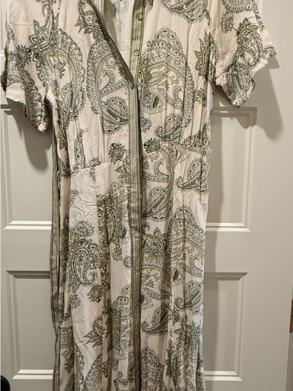H&M Cream and Olive Paisley Maxi Shirt Dress with Waist Tie - Picture 2 of 4